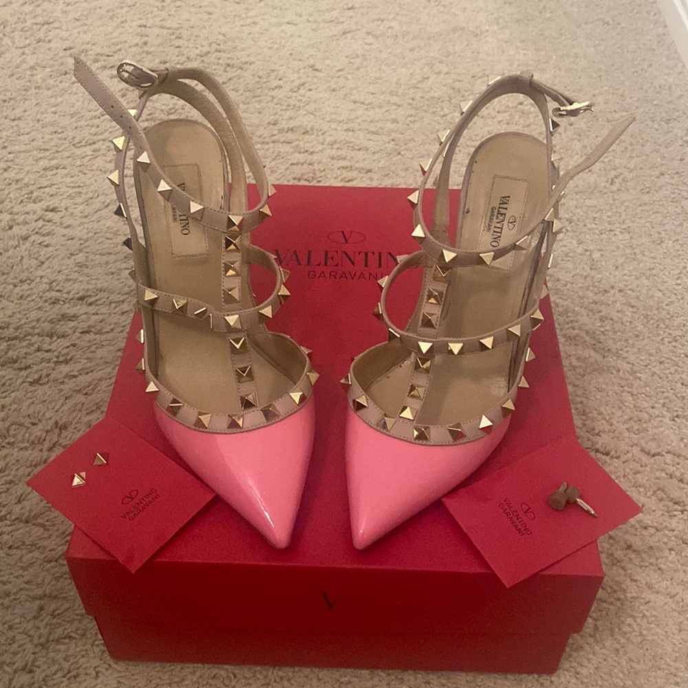 Valentino Rockstud 4in Heels in Pink Size 37 with Box